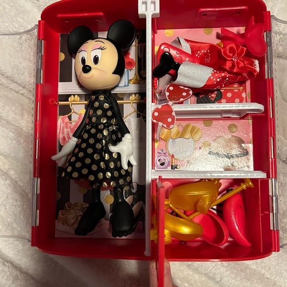 Minnie Mouse dress up closet - Picture 2 of 2